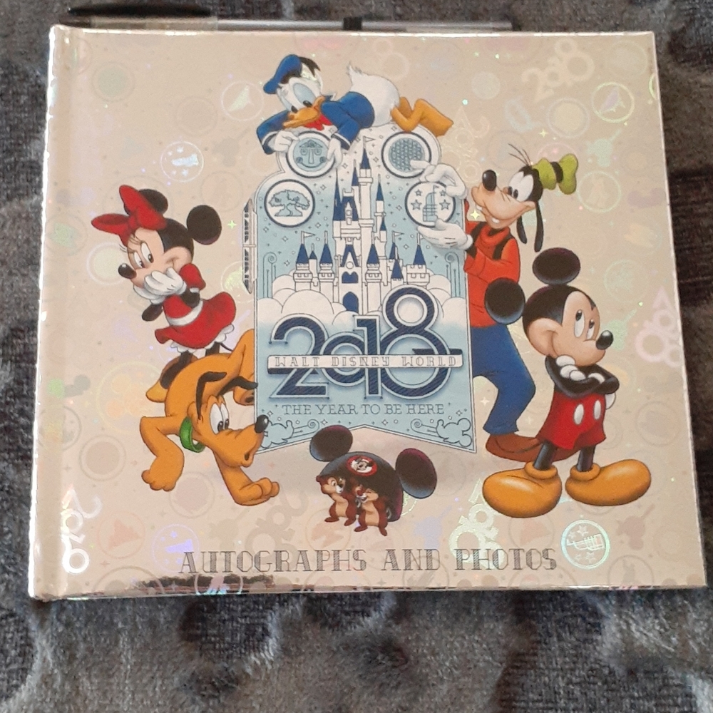 2018 Collectors Disney Autograph And Photo Book Gem